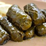 Kreikkalais-turkkilaisia dolma-kääryleitä.